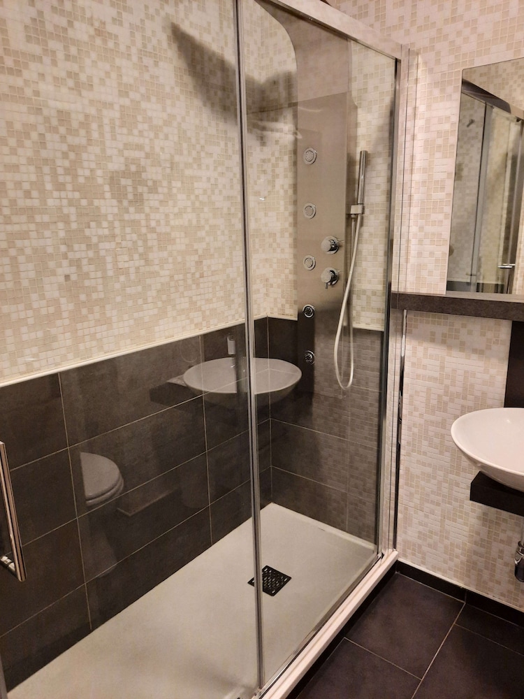 Classic Room, Multiple Beds, Terrace - Photo 5