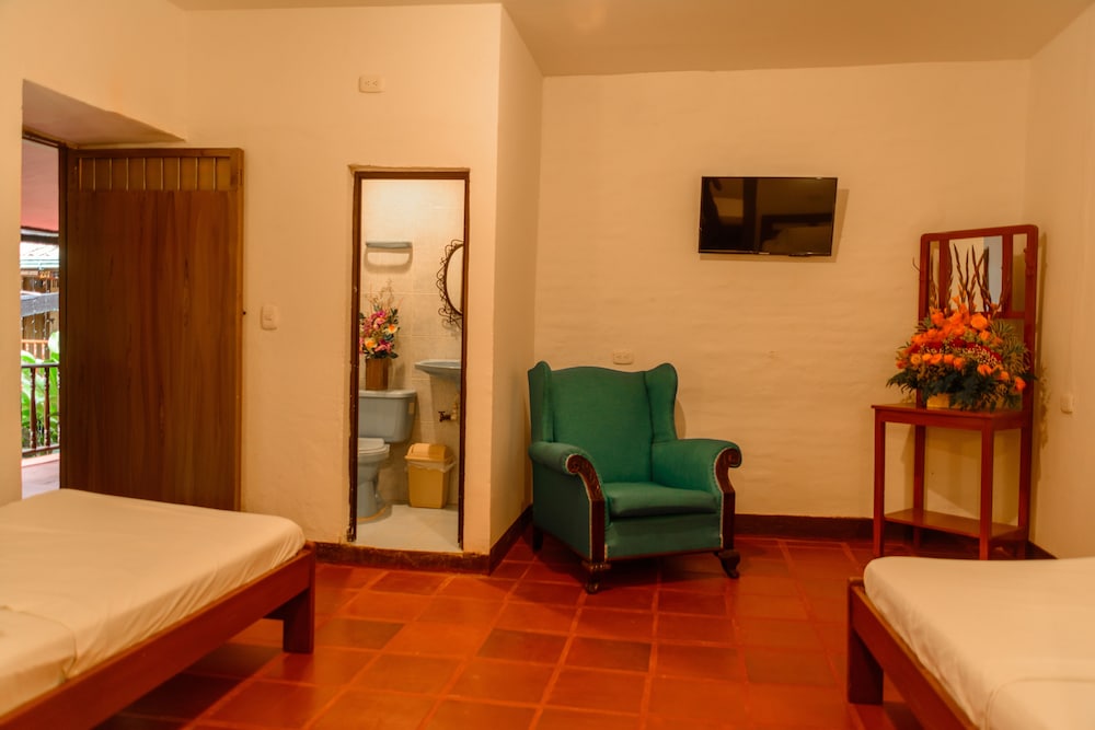 Basic Triple Room photo 2
