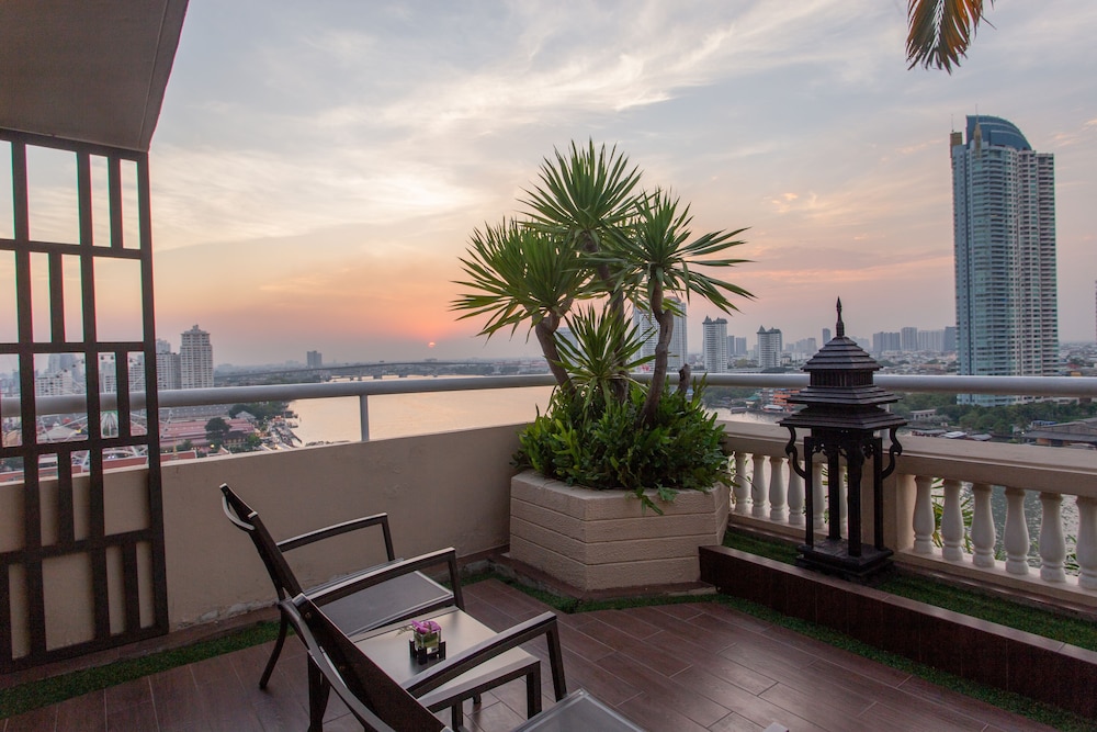 Suite, 1 King Bed, Terrace thumbnail 5