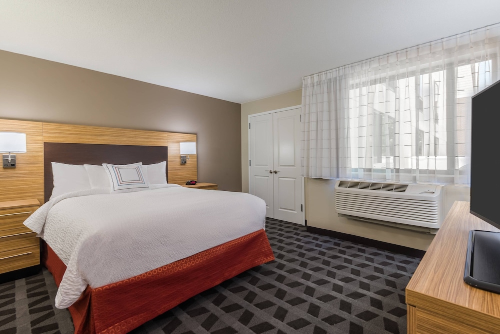 Suite, 1 King Bed with Sofa bed (Hearing Accessible) photo 3