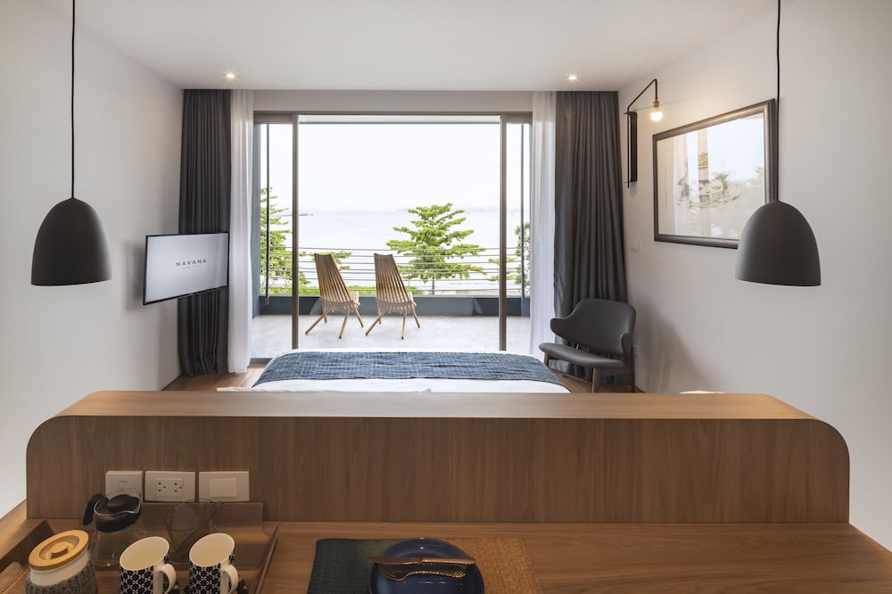 Deluxe Room, Sea View (Non - Smoking)