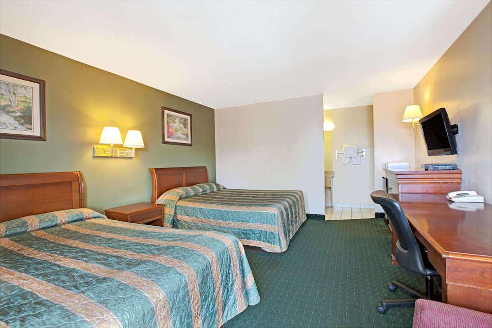 Room, 2 Queen Beds - Photo 2