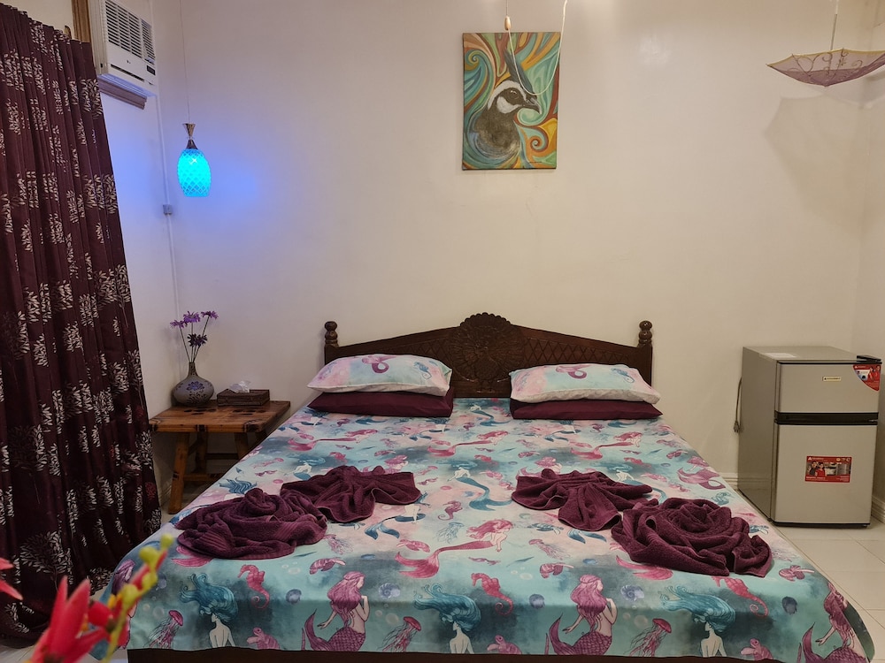 Deluxe Purple Room photo 2