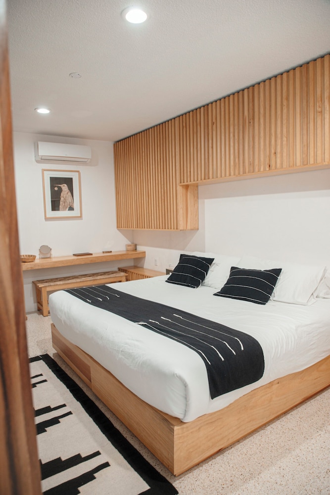 Comfort Room, 1 King Bed (Huizache) photo 3