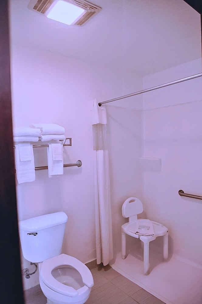 Executive Room, 1 King Bed, Accessible photo 3