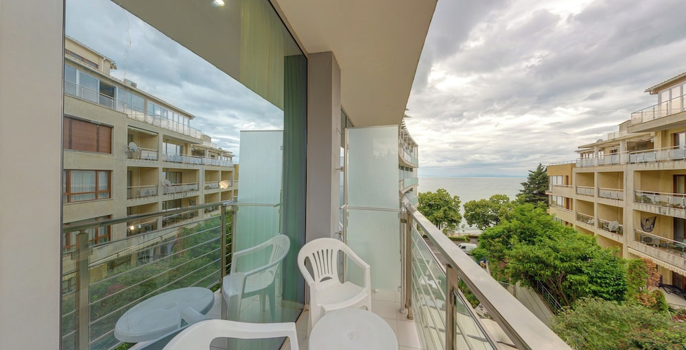 Standard Room Lateral Sea View