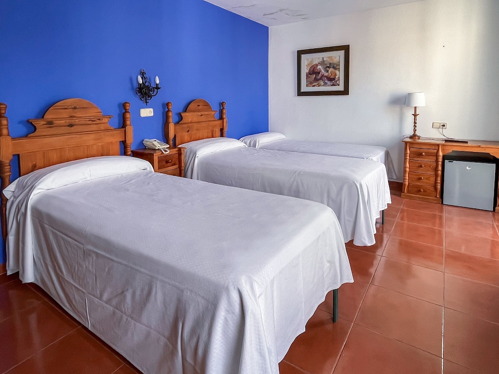 Standard Triple Room, Balcony - Photo 8