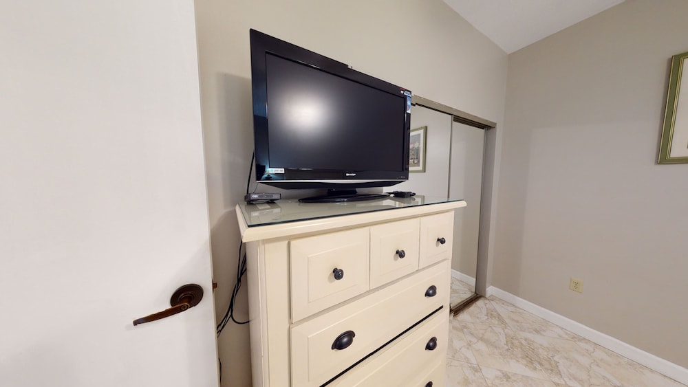 Condo (Tides 0805) photo 3