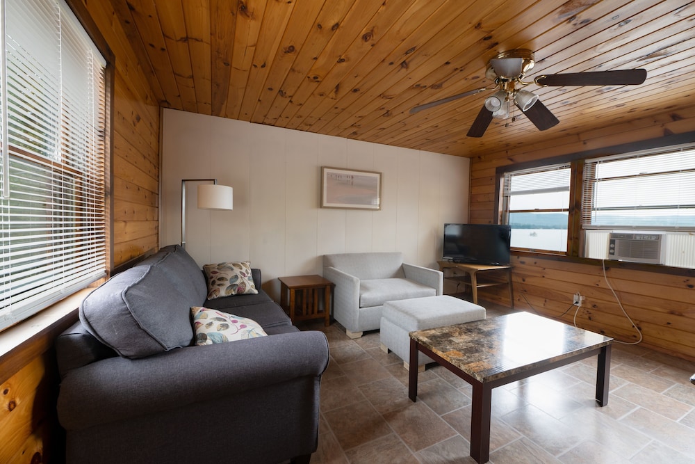 Three-Bedroom Estate Suite, Duplex