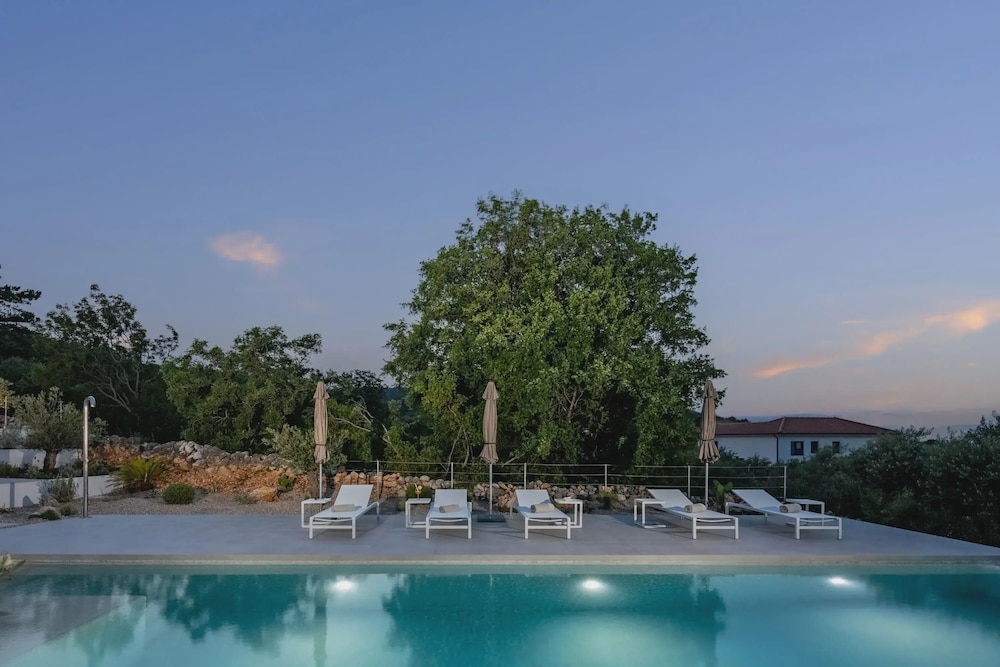 Villa photo 3