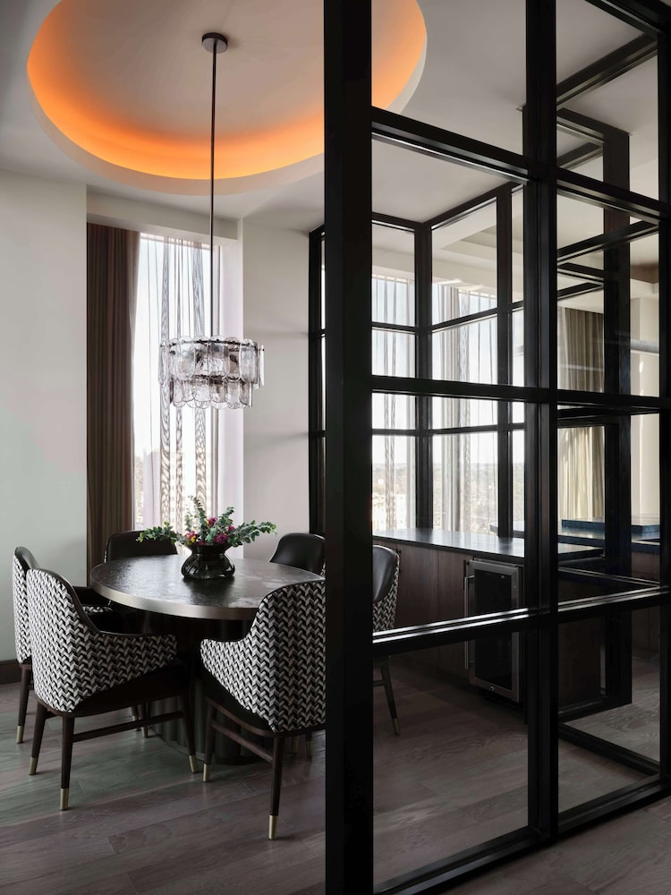 Suite (Thompson)