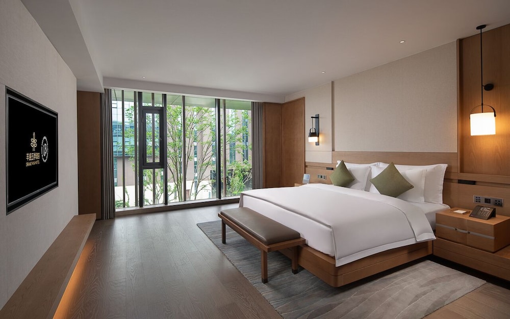 Park Suite with 1 King Bed - Photo 1