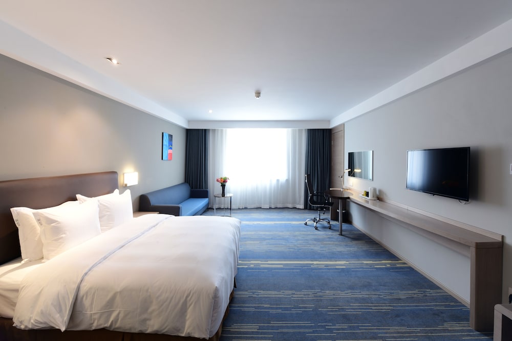 Room, 1 King Bed, Accessible photo 3