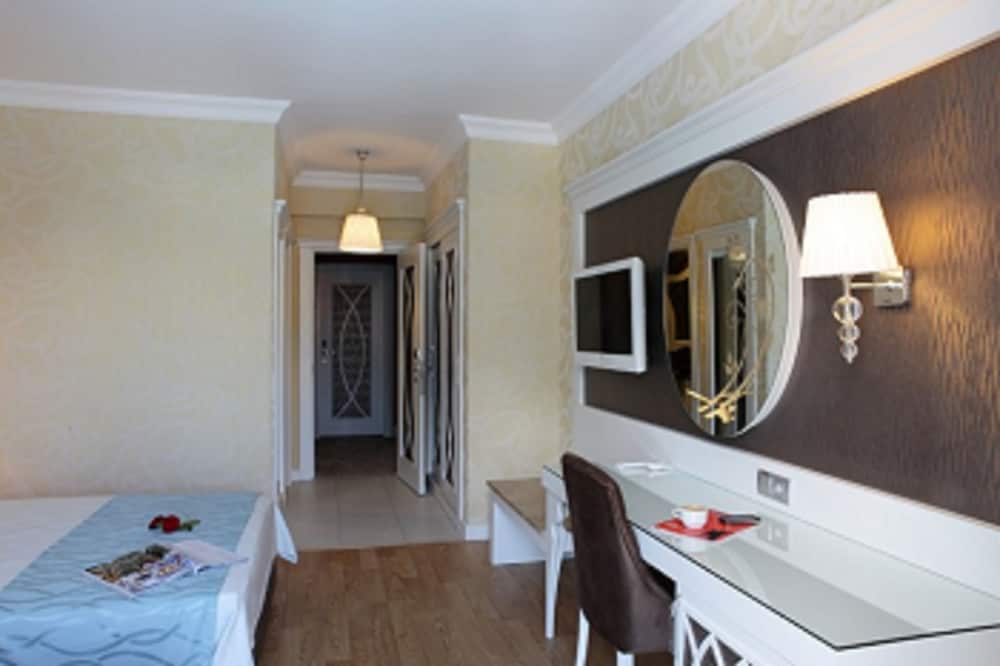 Standard Room, Pool View