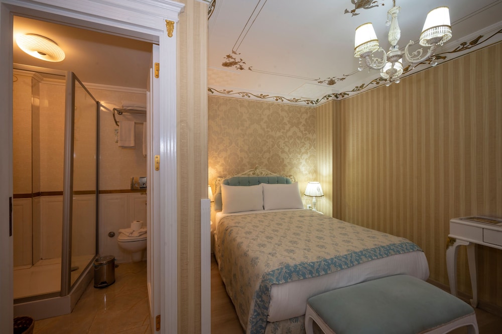 Superior Double or Twin Room photo 2