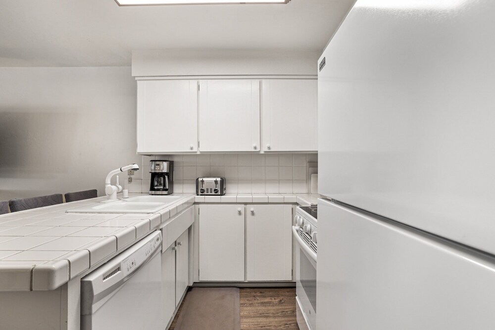 Condo, 2 Bedrooms photo 2