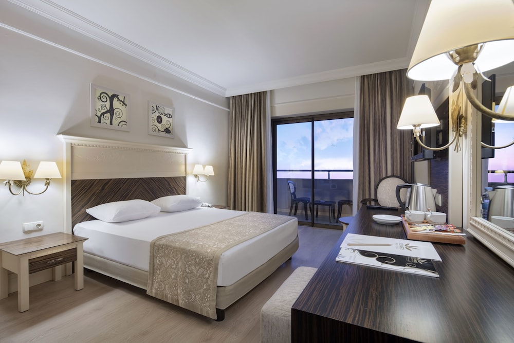 Standard Double Room, Partial Sea View