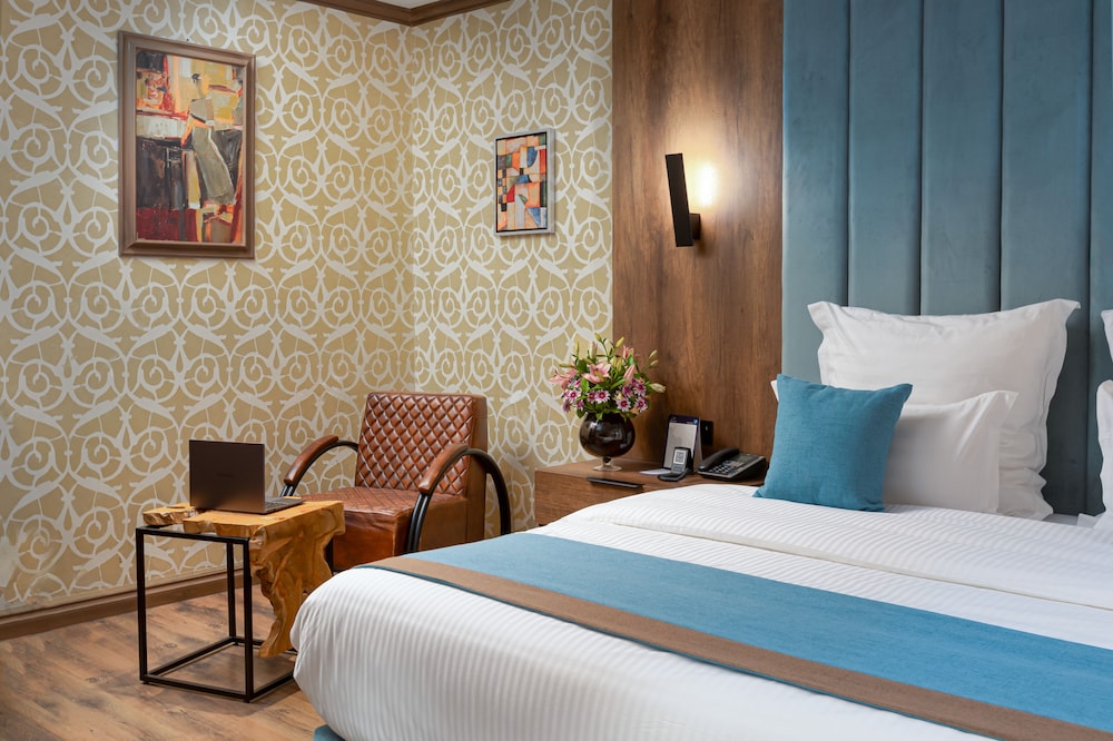 Standard Double Room, 1 King Bed - Photo 3