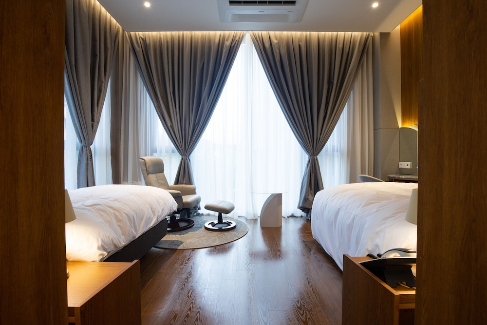 Suite Twin Room - Photo 1