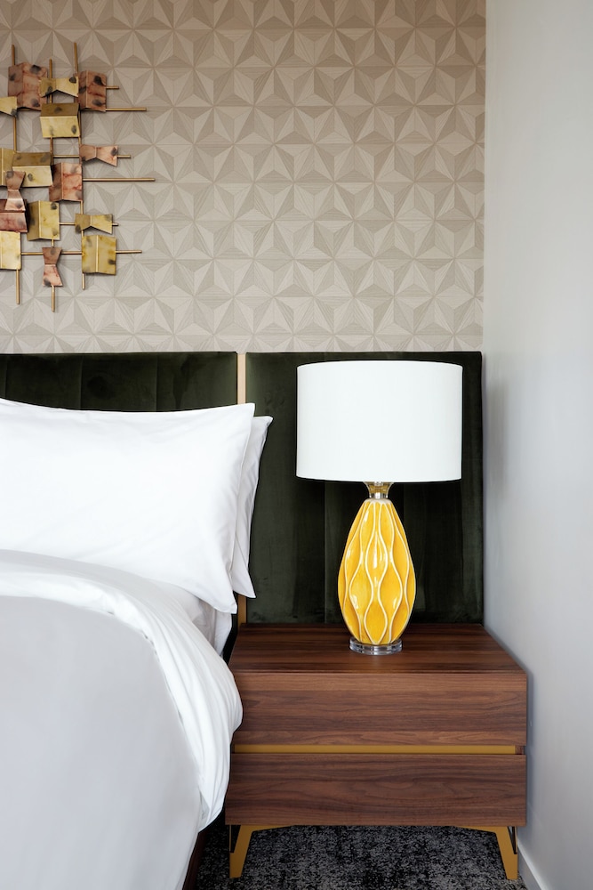 Room, 1 King Bed, Accessible - Photo 2