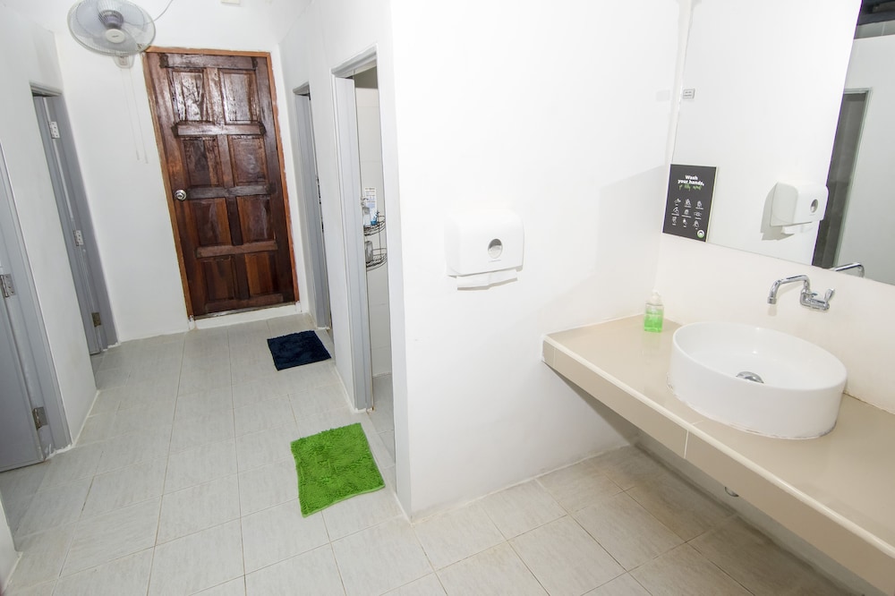 Standard 8-Bed Private Dorm photo 2