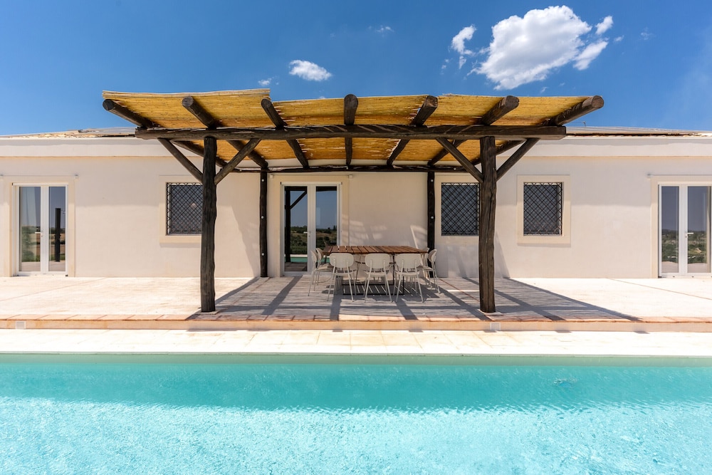 Villa photo 1