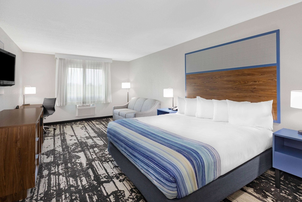 Deluxe Room, 1 King Bed, Non Smoking - Photo 1