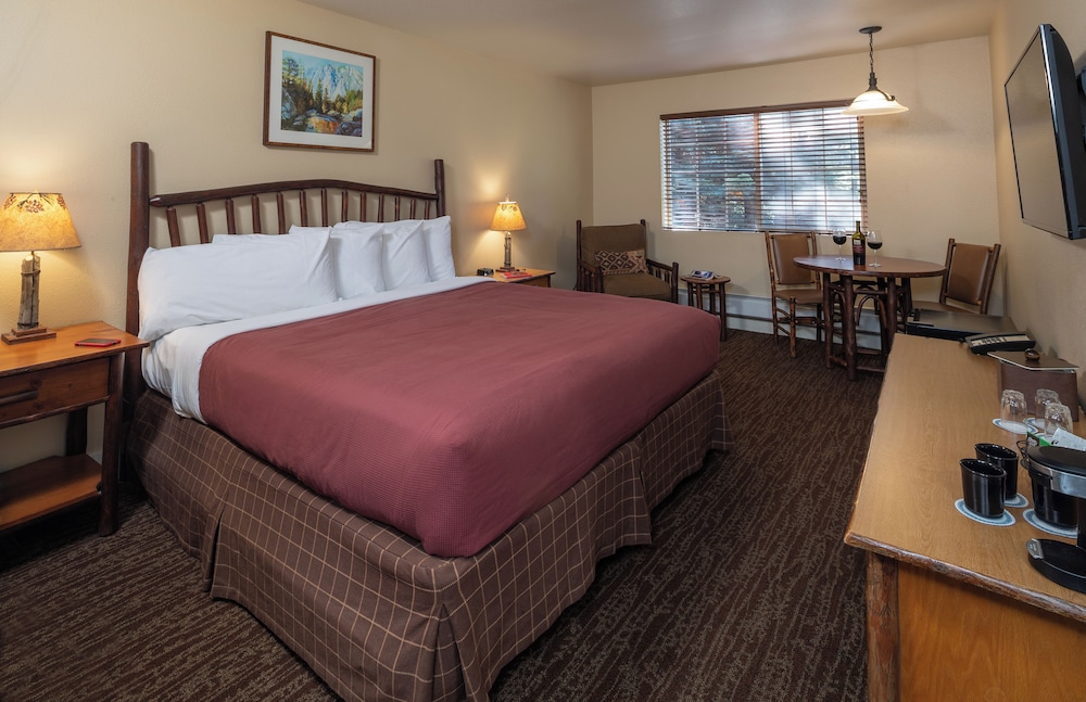 Deluxe Room, 1 King Bed, Accessible photo 1