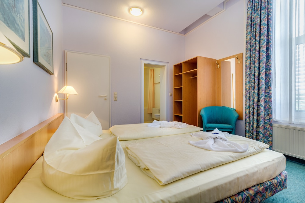 Standard Double Room - Photo 5