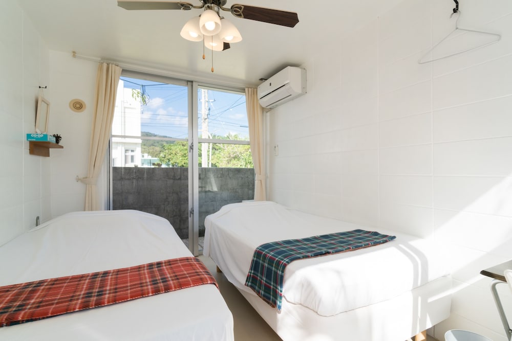 Twin Room, Shared Bathroom photo 3
