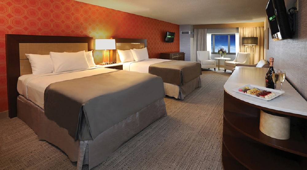 SOUTH PREMIUM OCEAN SUITE 2 QUEEN NON-SMOKING - Photo 1