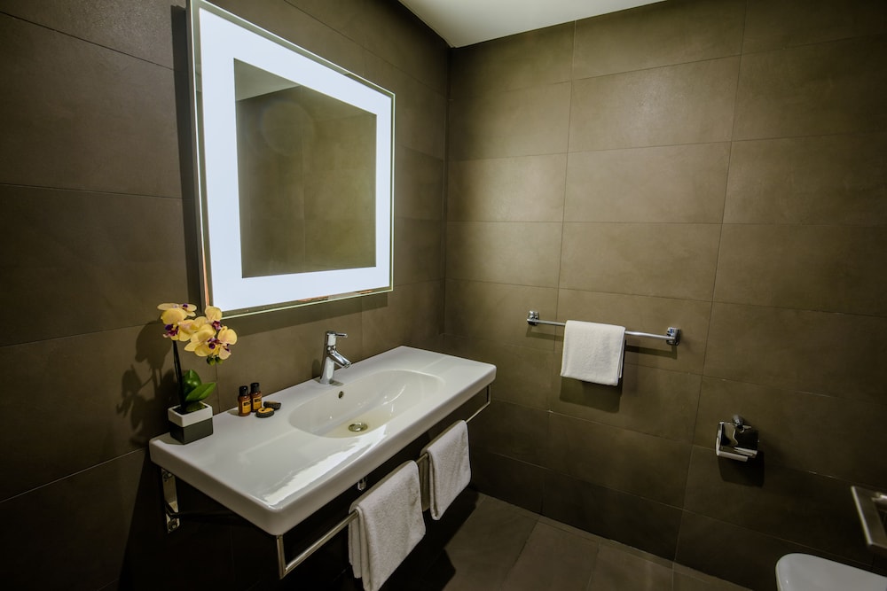 Standard Double Room, 1 Double Bed, Sea View (Sea or Park View) photo 3
