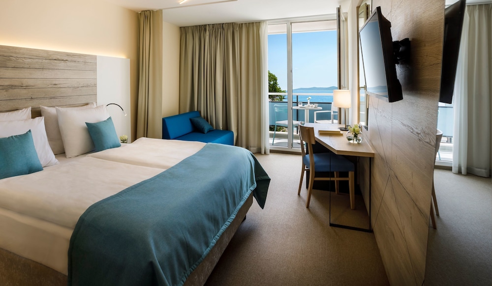 Superior twin room, sea side - Photo 1