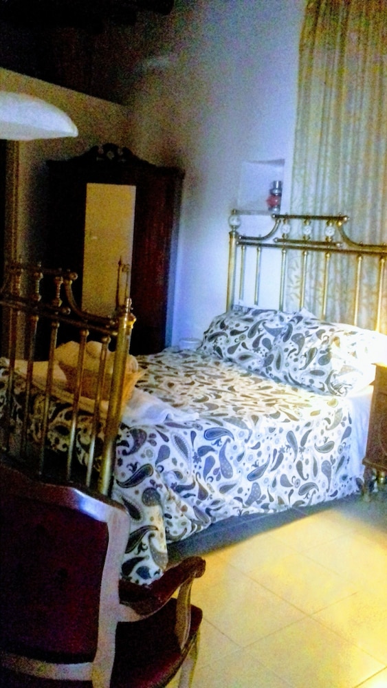 Traditional House, 1 Bedroom, Fireplace photo 1