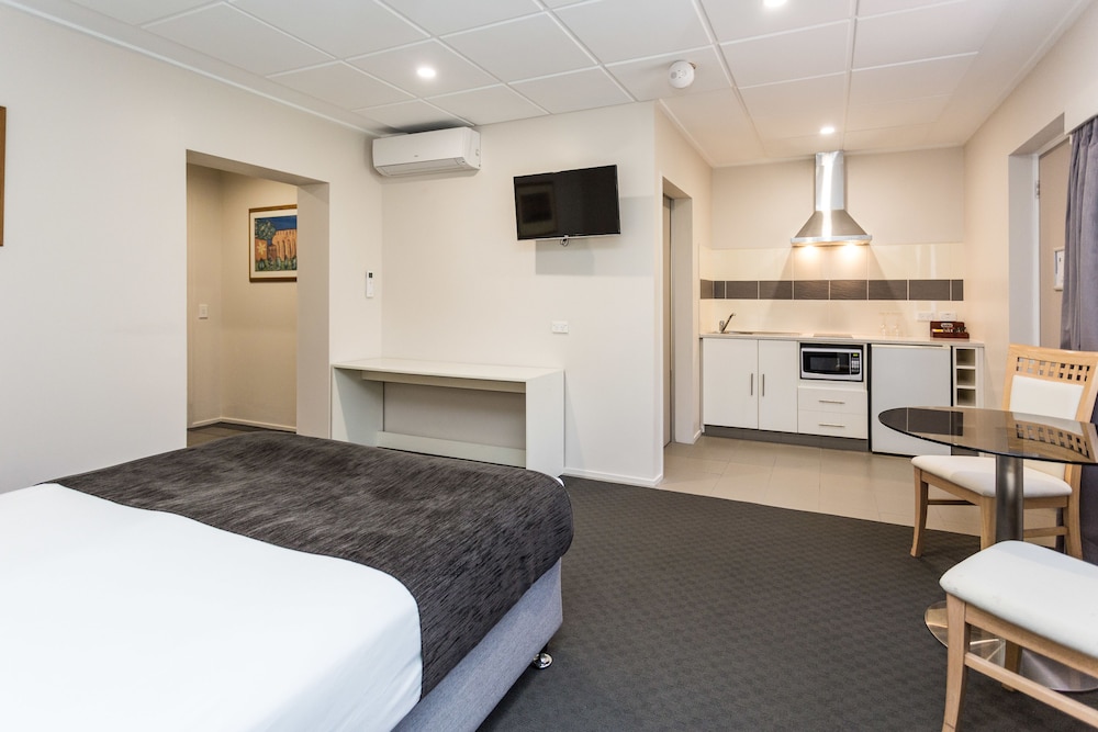 Studio Apartment (Accessible Unit) photo 3