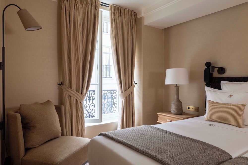 Traditional Quadruple Room, City View photo 1