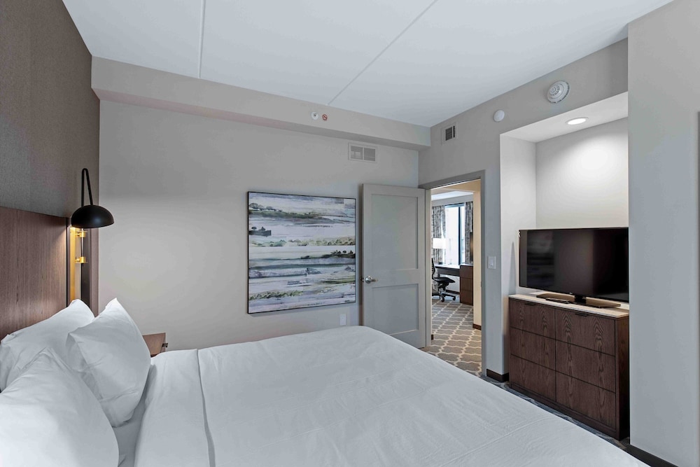 Suite, 1 Bedroom - Photo 2