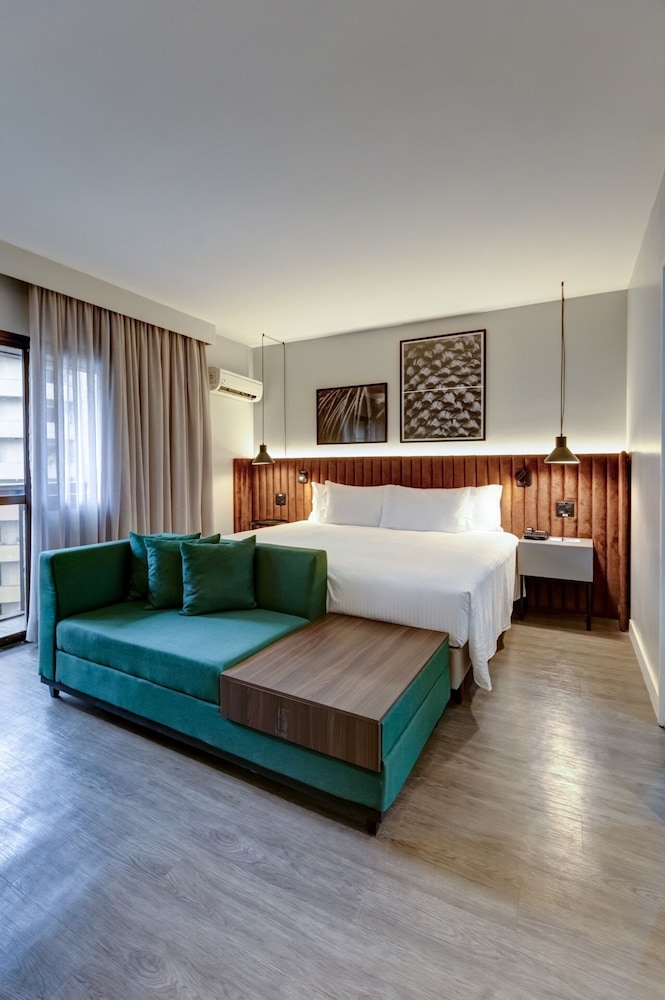 Room - Photo 2