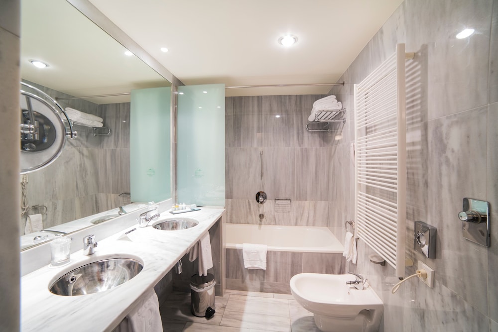 Superior Twin Room - Photo 13