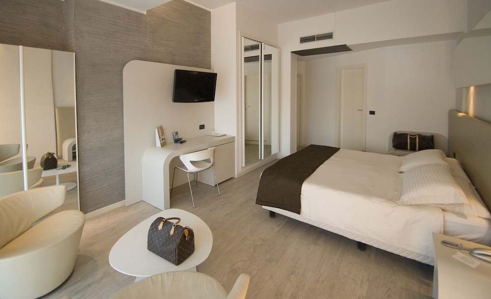 Classic Double or Twin Room photo 2