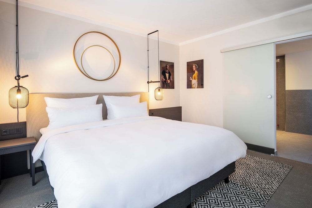 Junior Suite, 1 King Bed with Sofa bed, Balcony, City View