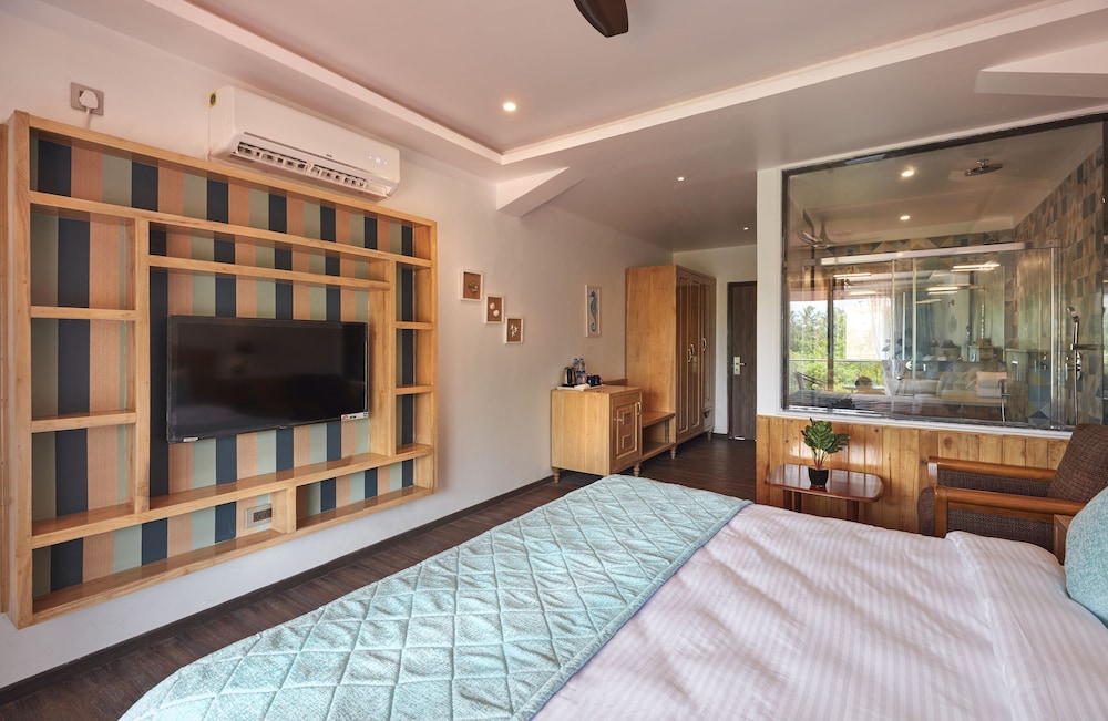 Royal Double Room, 1 King Bed, Ocean View, Oceanfront photo 3