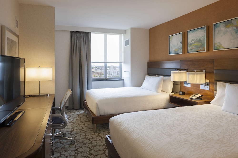 Room, 2 Queen Beds, Accessible (Roll-in Shower)