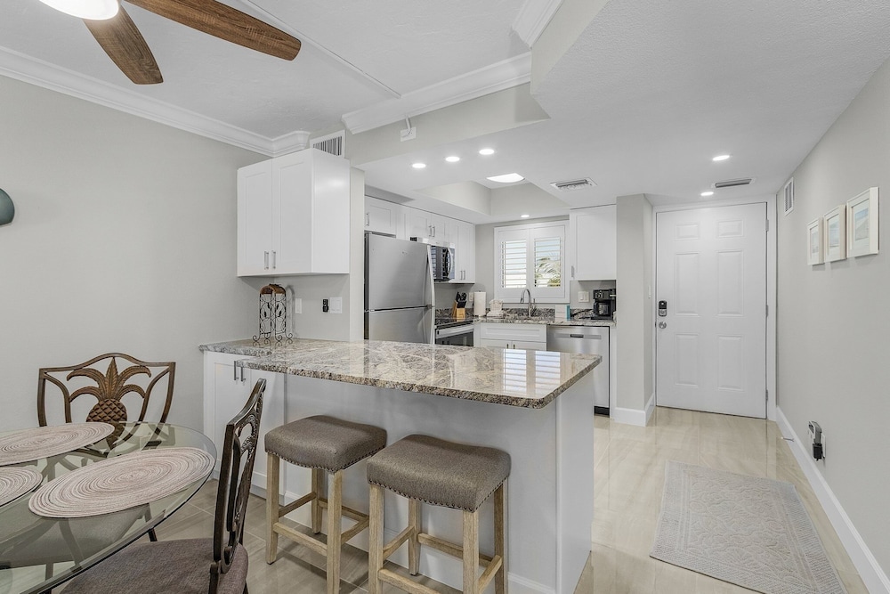 Condo, 2 Bedrooms
