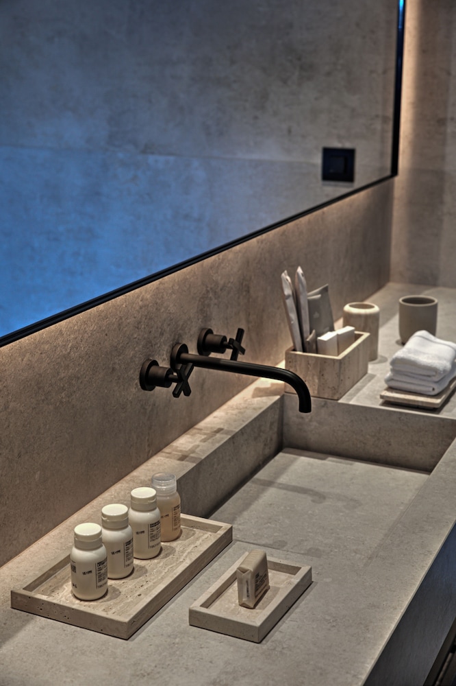 Superior Suite, Sea View - Photo 20