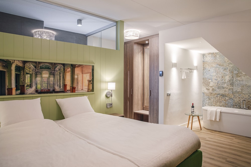 Honeymoon Suite photo 3