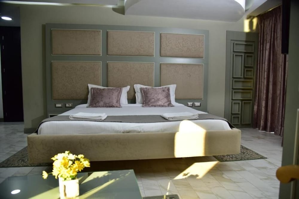 Studio Suite photo 2