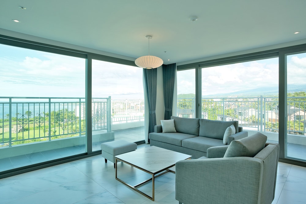 Royal Suite photo 2