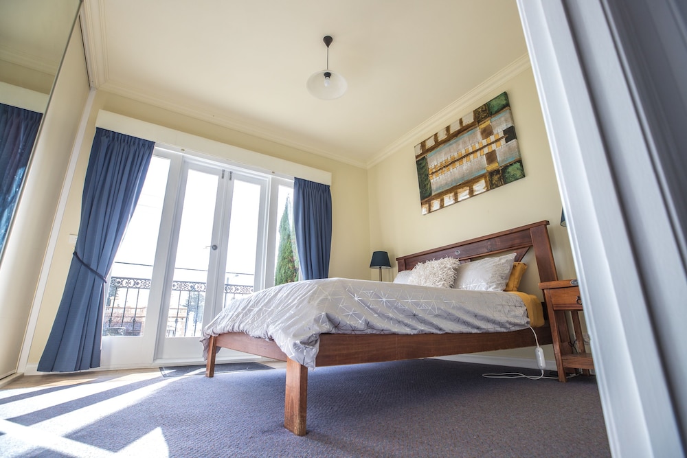 2 Bedroom Studio (Unit 6a)