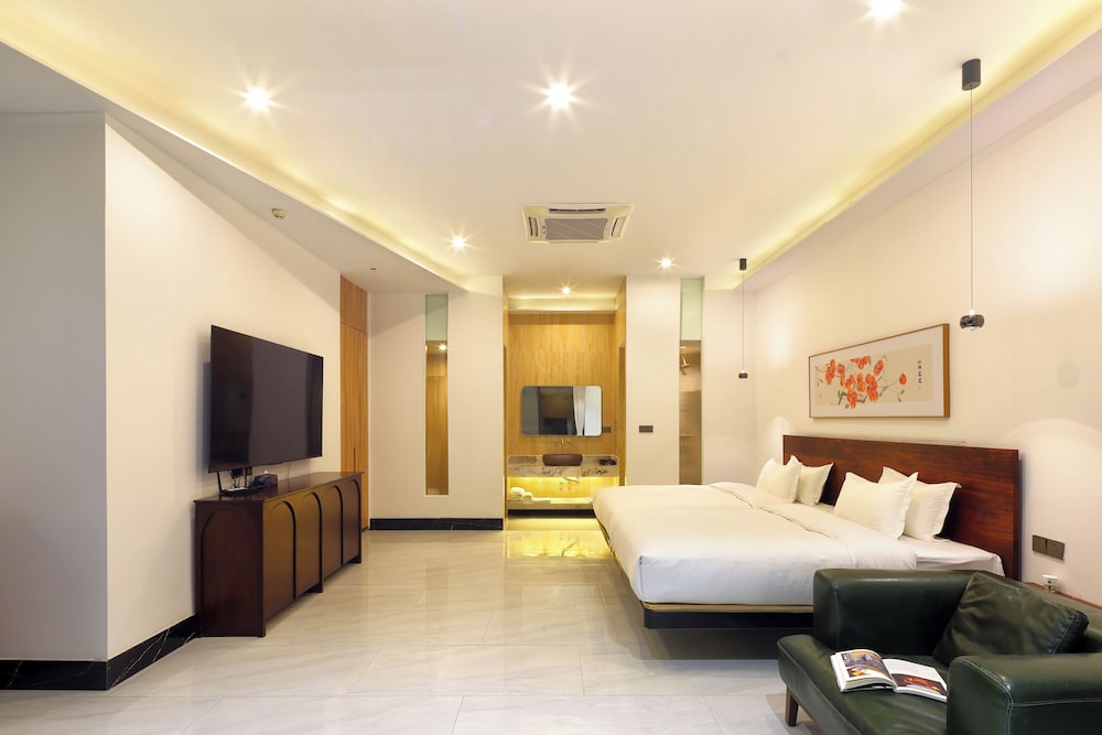 Premier Twin Room, Garden View, Courtyard Area photo 3